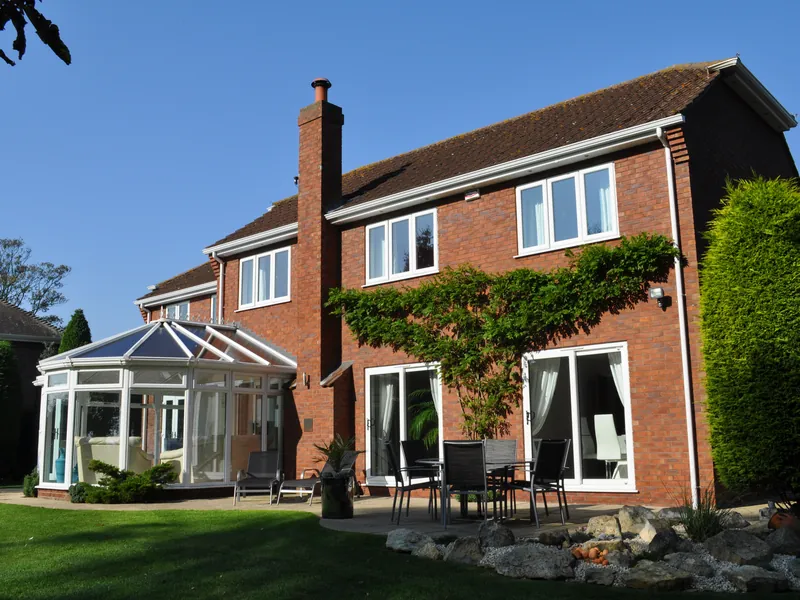 Lean-To Raynes Park